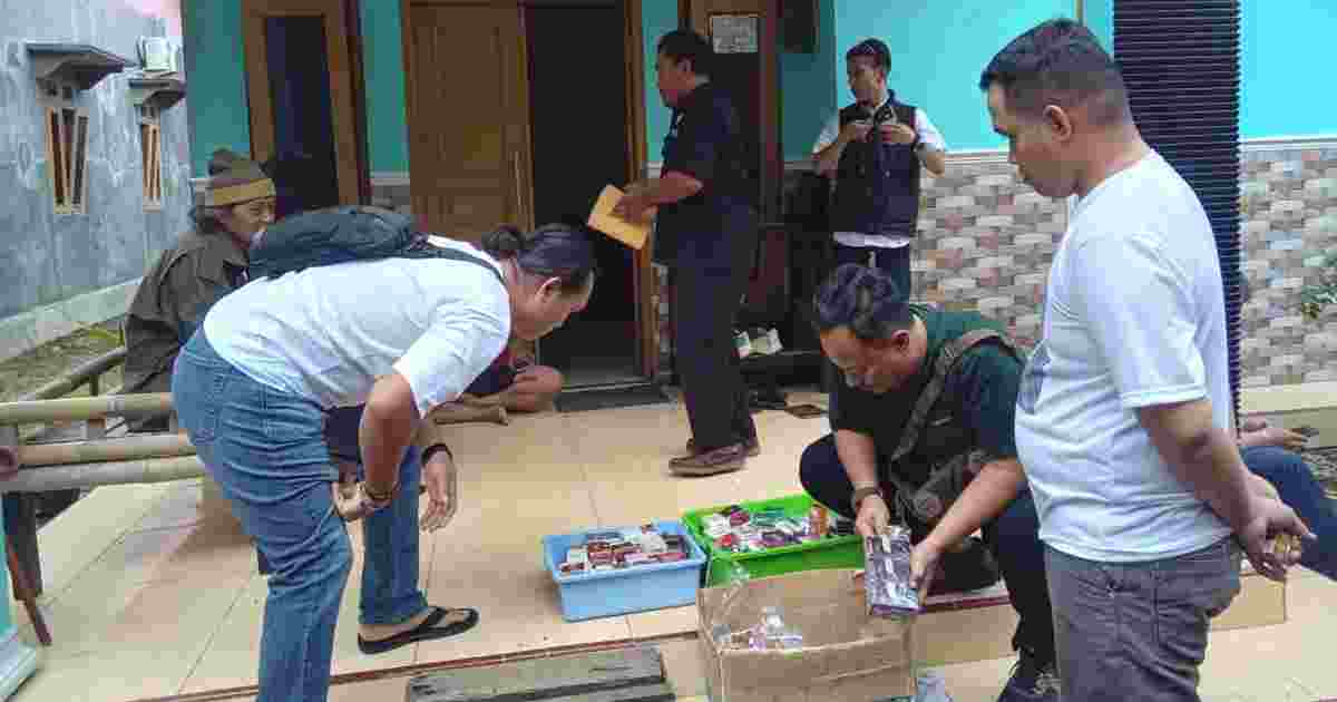 Polresta Cilacap Diduga Tutup Mata: Penjual Rokok Ilegal Dibiarkan Bebas, Dua Wartawan Dijadikan Tumbal - Jawa Tengah,
                kriminal,crime,ladusing,polisi